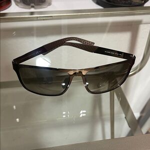 Gucci Brown Gradient Shield Sunglasses with Subtle Temple Detailing